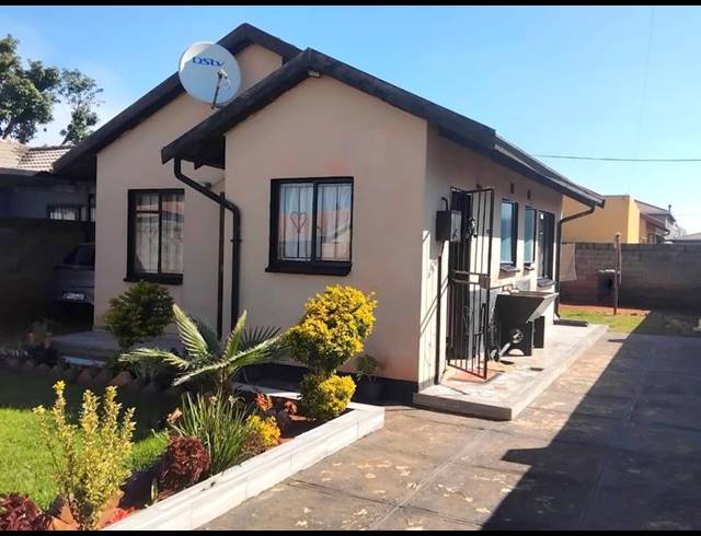 2 BEDROOM HOUSE FOR SALE IN PROTEA GLEN